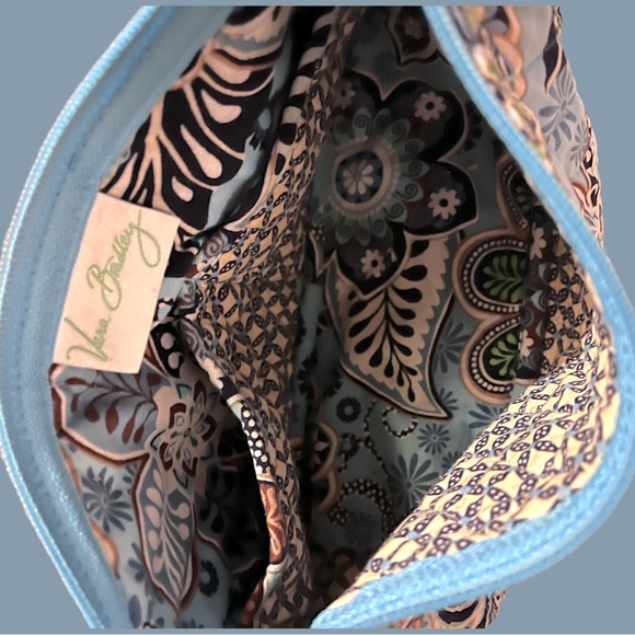 🎉HOST PICK!🎉 Vera Bradley Mini Handbag 👜🌸🌺 - Picture 4 of 7